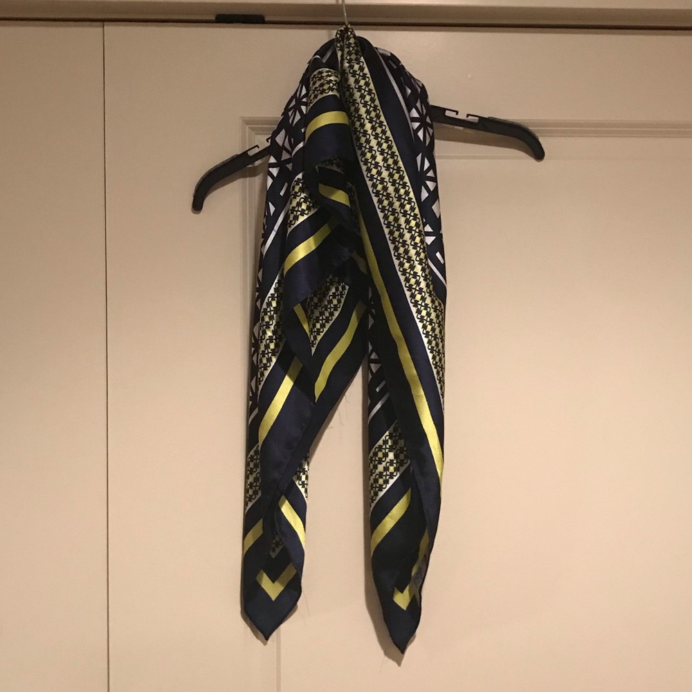 Geometric scarf
